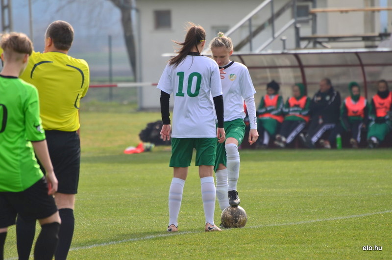 Készen állnak a kezdésre: Süle Dóra, Németh Loretta